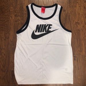 Nike tank size medium